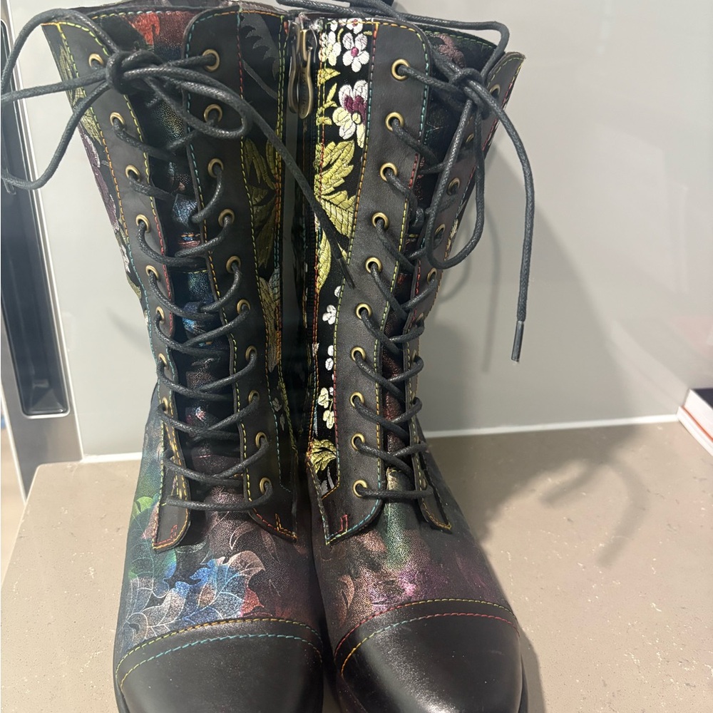 L'Artiste Stylista Lace-Up Boots size 38